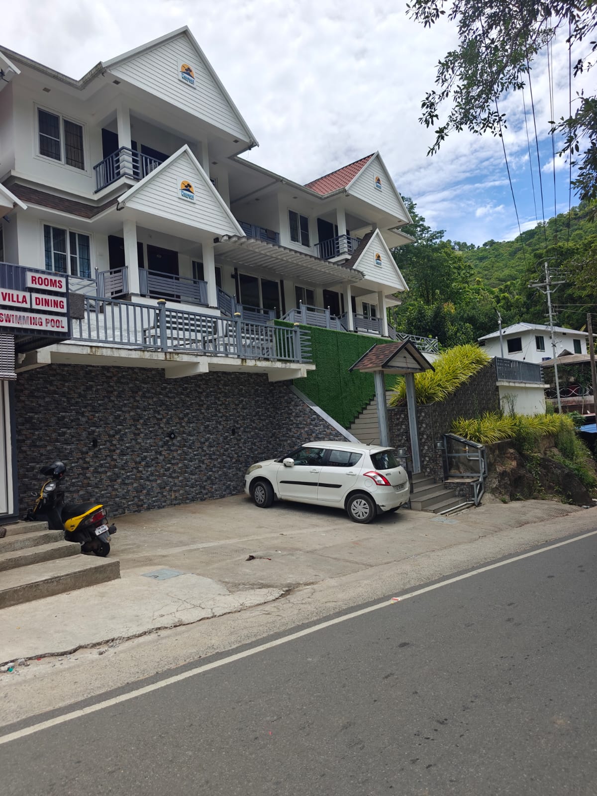 Pleasant Holiday Resort side road view