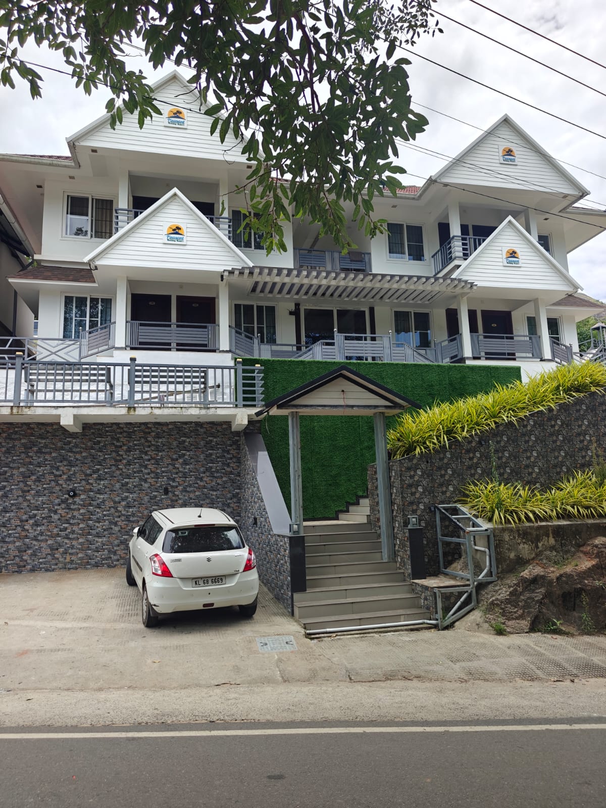 Pleasant Holiday Resort entrance steps